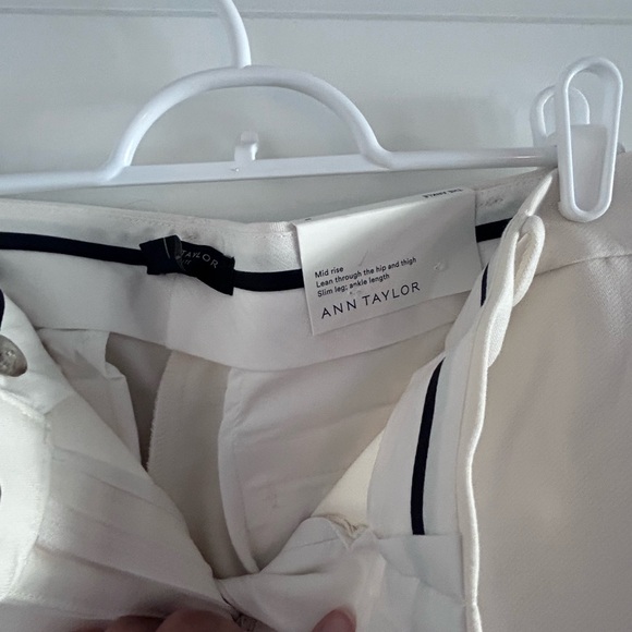 ANN TAYLOR • Cream/Off White “The Ankle” Pant • 8P - Picture 2 of 9